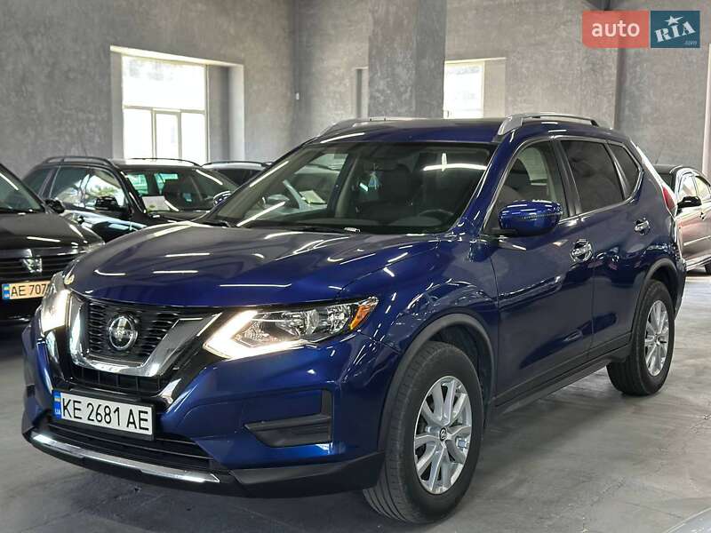 Внедорожник / Кроссовер Nissan Rogue 2018 в Каменском