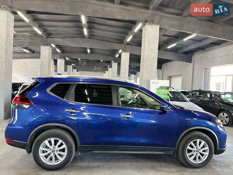 Внедорожник / Кроссовер Nissan Rogue 2018 в Каменском