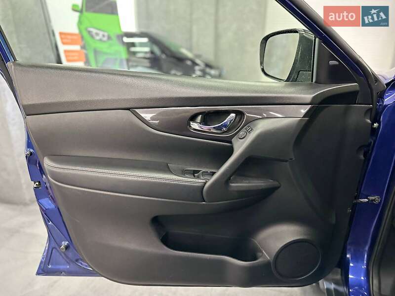 Внедорожник / Кроссовер Nissan Rogue 2018 в Каменском