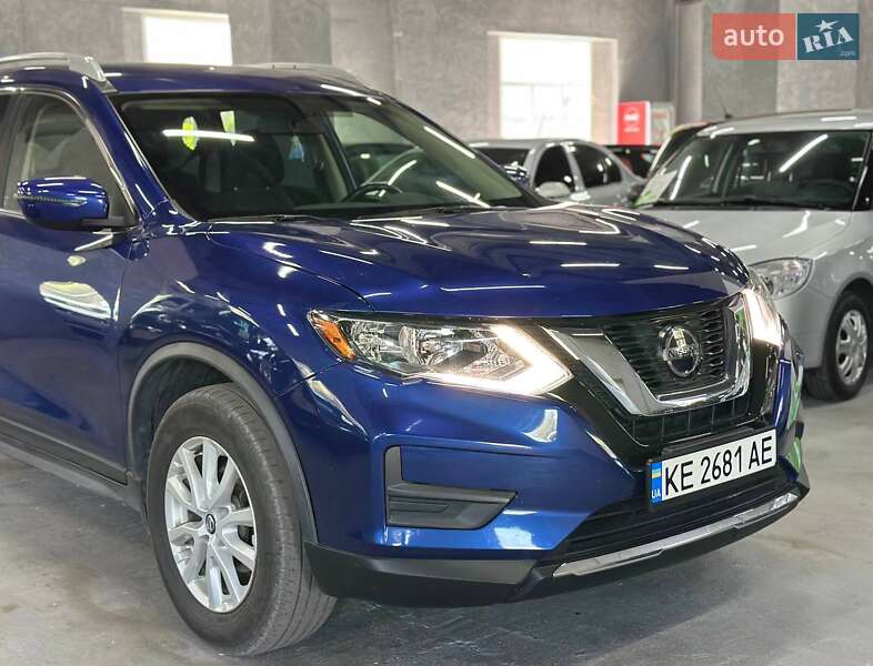Внедорожник / Кроссовер Nissan Rogue 2018 в Каменском