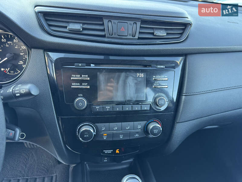 Позашляховик / Кросовер Nissan Rogue 2017 в Луцьку