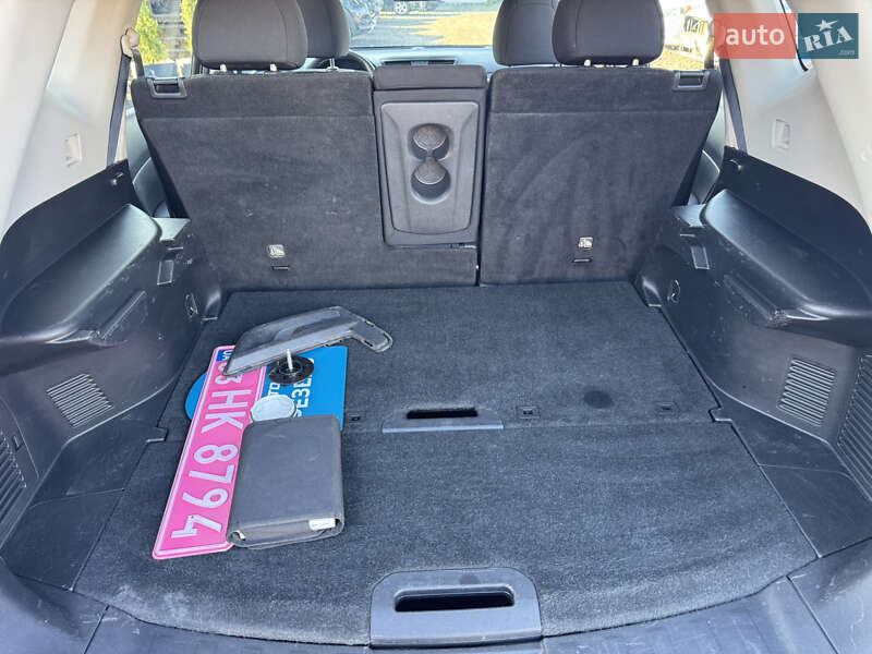 Позашляховик / Кросовер Nissan Rogue 2017 в Луцьку