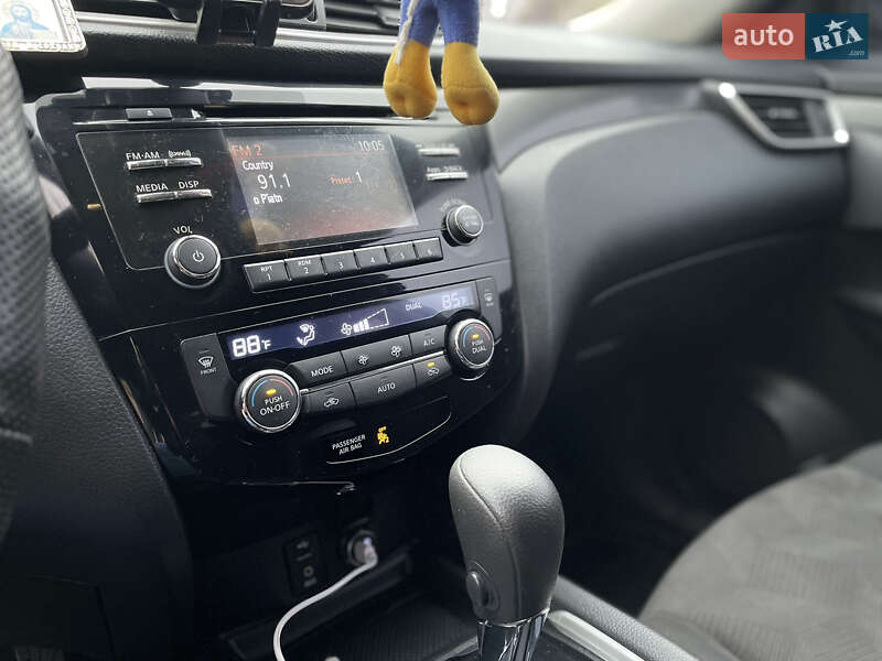 Позашляховик / Кросовер Nissan Rogue 2015 в Житомирі