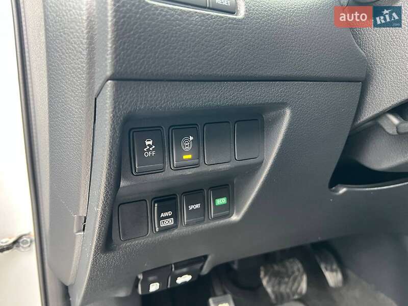 Внедорожник / Кроссовер Nissan Rogue 2017 в Львове