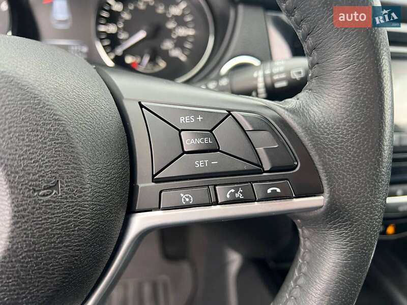 Внедорожник / Кроссовер Nissan Rogue 2017 в Львове