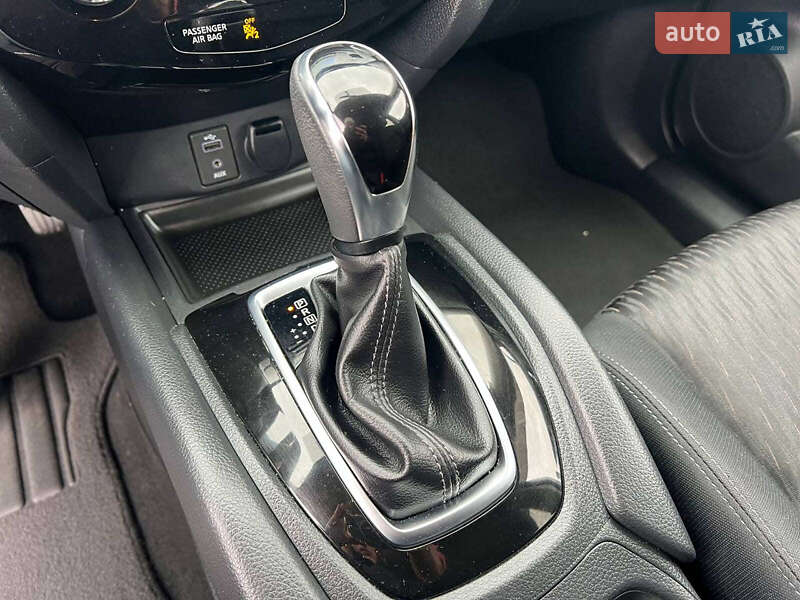 Внедорожник / Кроссовер Nissan Rogue 2017 в Львове