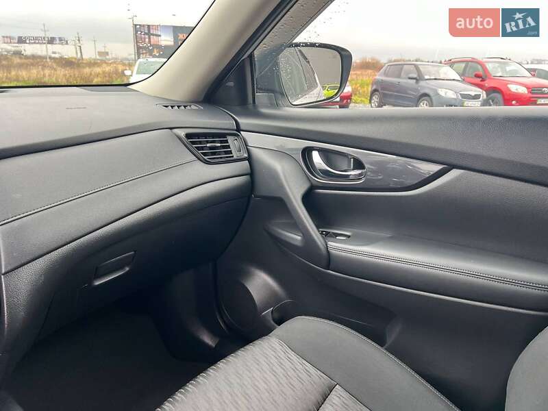 Внедорожник / Кроссовер Nissan Rogue 2017 в Львове