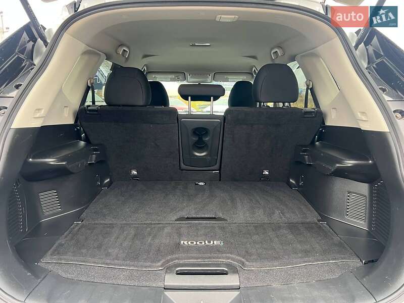 Внедорожник / Кроссовер Nissan Rogue 2017 в Львове