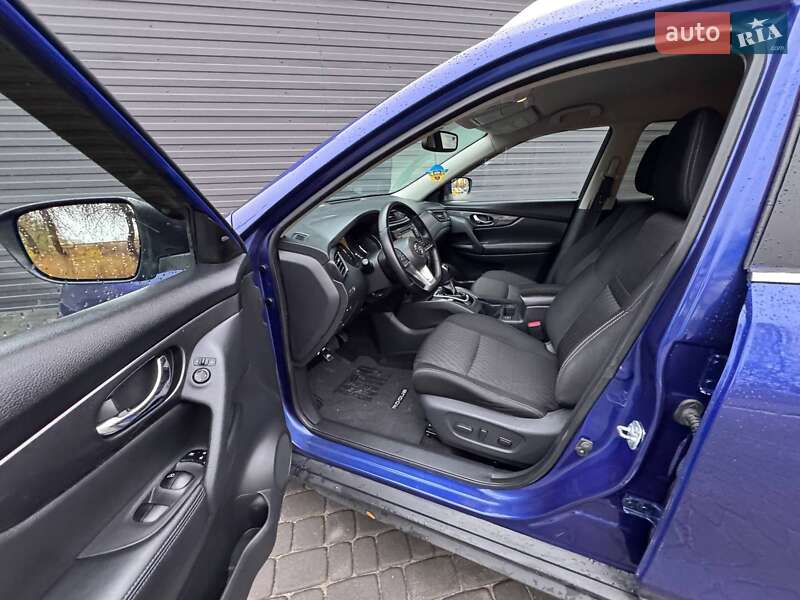 Позашляховик / Кросовер Nissan Rogue 2017 в Кам'янському