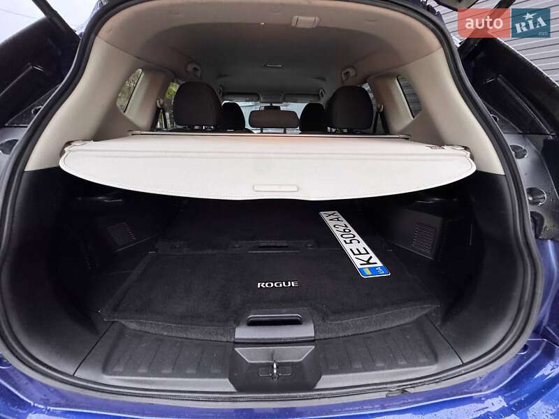 Позашляховик / Кросовер Nissan Rogue 2017 в Кам'янському