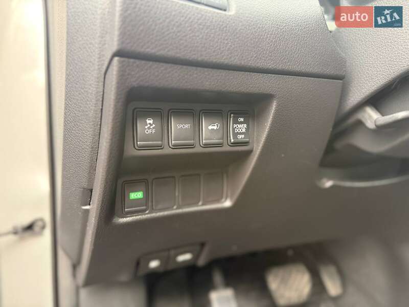 Внедорожник / Кроссовер Nissan Rogue 2015 в Киеве