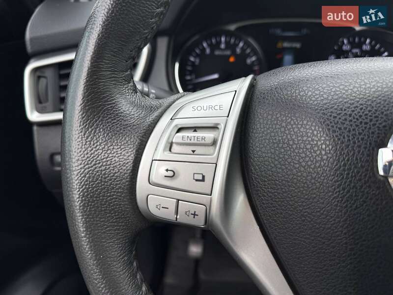 Внедорожник / Кроссовер Nissan Rogue 2015 в Киеве