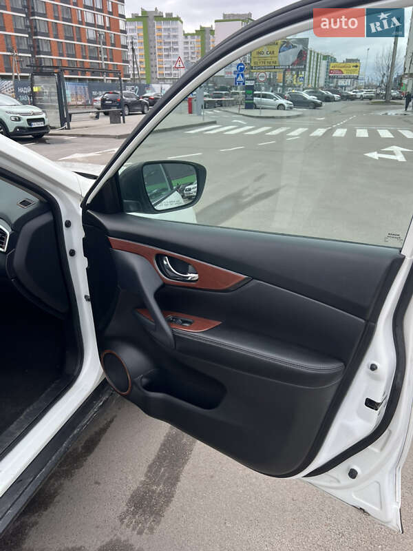 Внедорожник / Кроссовер Nissan Rogue 2014 в Вишневом фото 25 Внедорожник / Кроссовер Nissan Rogue 2014 в Вишневом