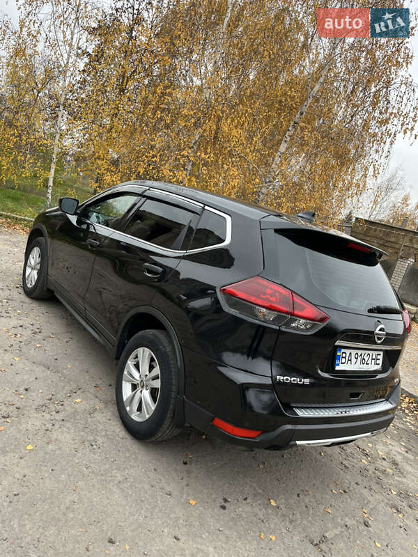 Внедорожник / Кроссовер Nissan Rogue 2018 в Александрие