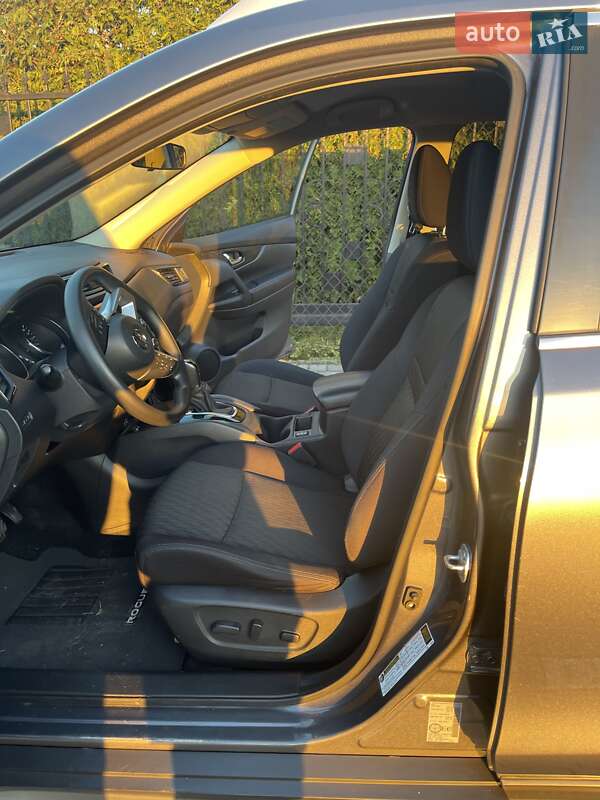 Внедорожник / Кроссовер Nissan Rogue 2017 в Львове