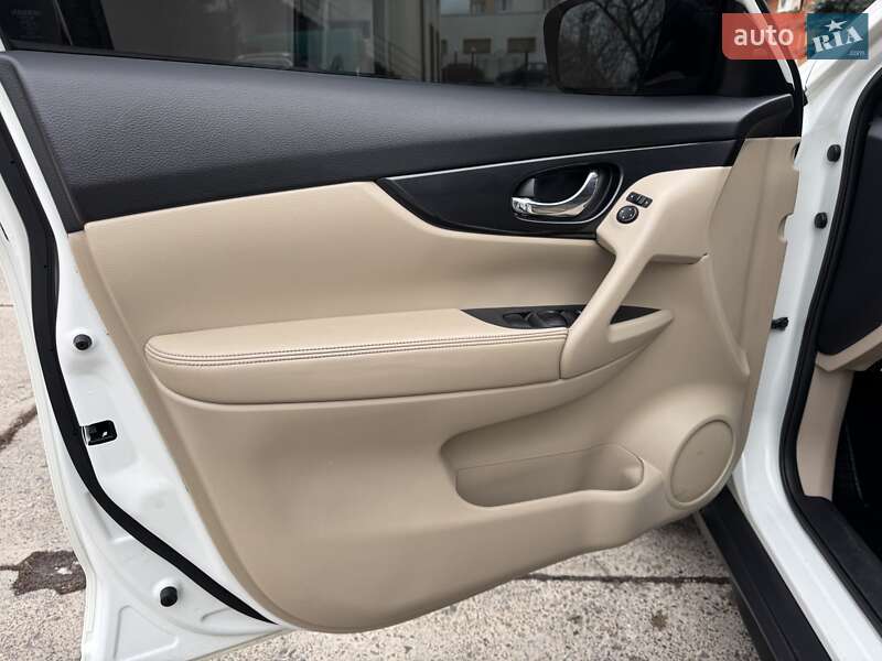 Внедорожник / Кроссовер Nissan Rogue 2017 в Харькове