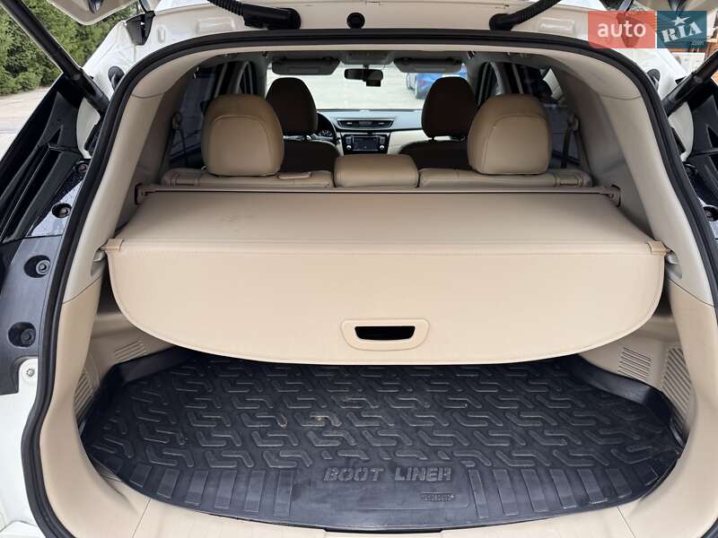 Внедорожник / Кроссовер Nissan Rogue 2017 в Харькове