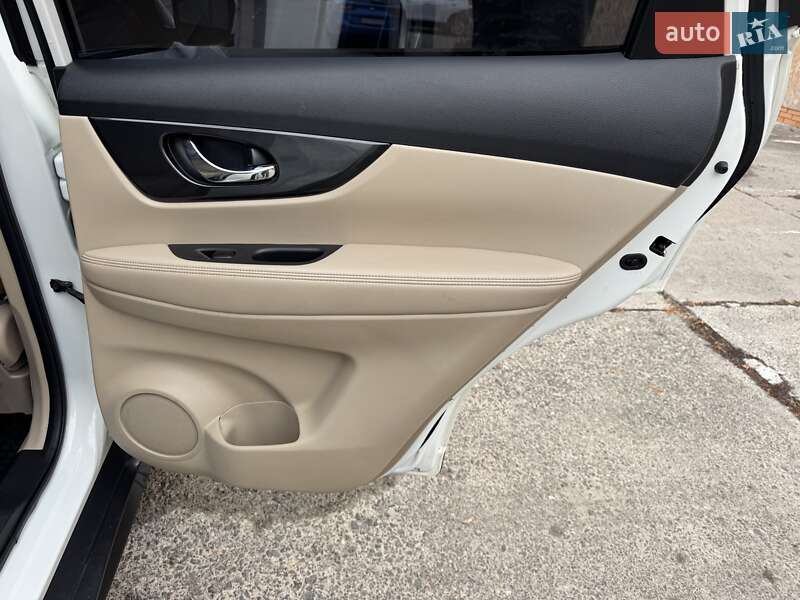 Внедорожник / Кроссовер Nissan Rogue 2017 в Харькове