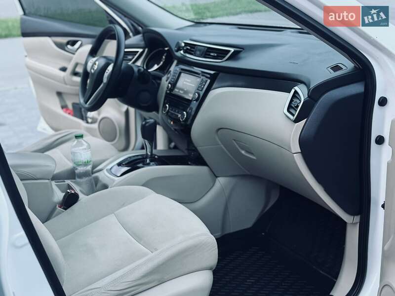 Позашляховик / Кросовер Nissan Rogue 2016 в Полтаві