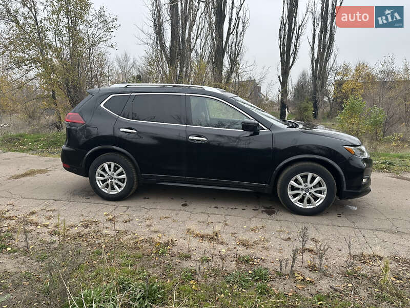 Внедорожник / Кроссовер Nissan Rogue 2017 в Кривом Роге