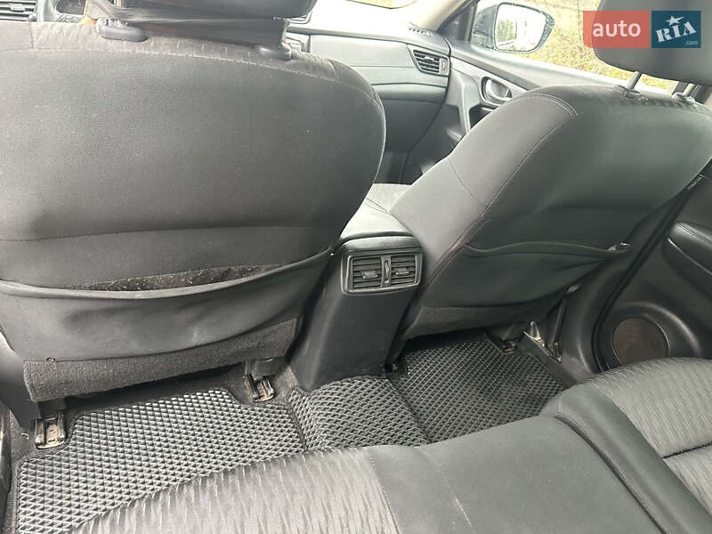 Внедорожник / Кроссовер Nissan Rogue 2017 в Кривом Роге