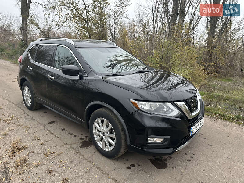 Внедорожник / Кроссовер Nissan Rogue 2017 в Кривом Роге