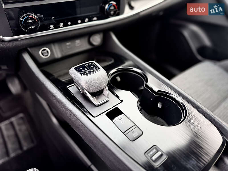 Внедорожник / Кроссовер Nissan Rogue 2023 в Самборе