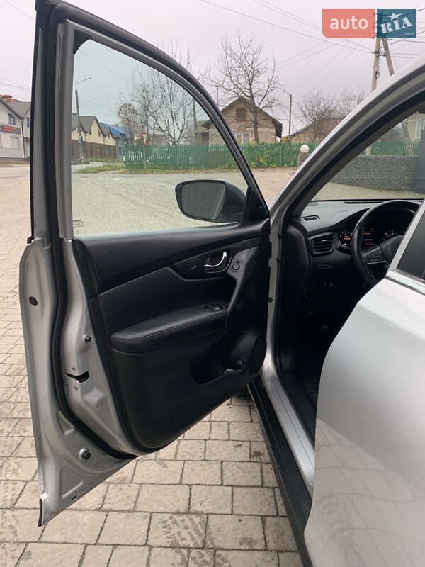 Внедорожник / Кроссовер Nissan Rogue 2017 в Ивано-Франковске