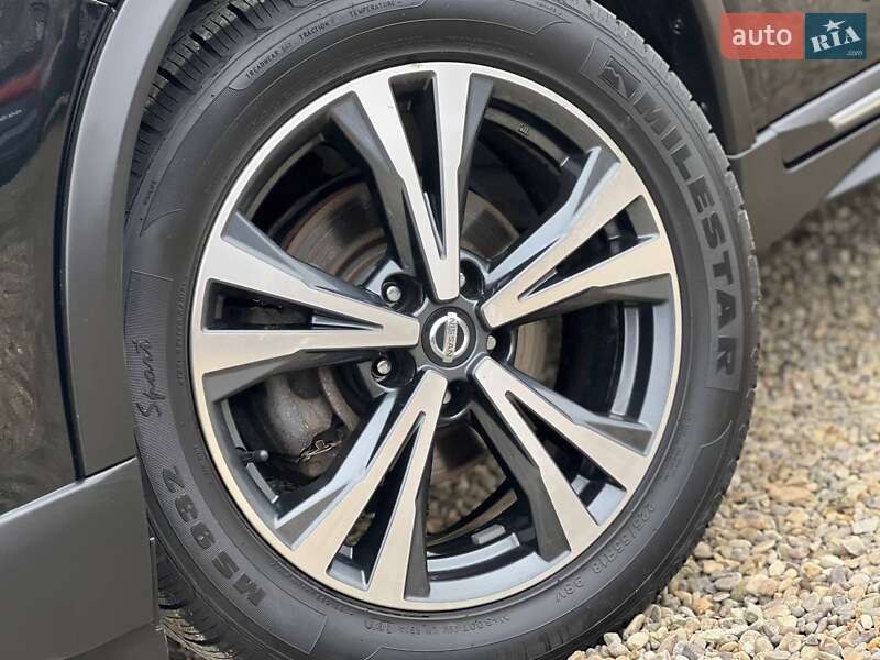 Внедорожник / Кроссовер Nissan Rogue 2018 в Стрые