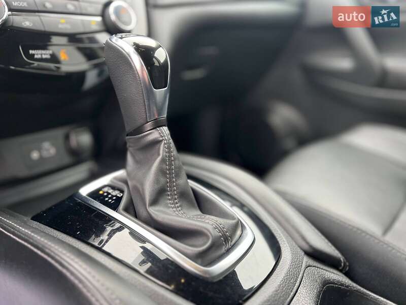 Внедорожник / Кроссовер Nissan Rogue 2018 в Стрые