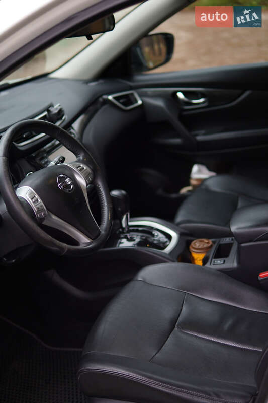 Внедорожник / Кроссовер Nissan Rogue 2016 в Киеве