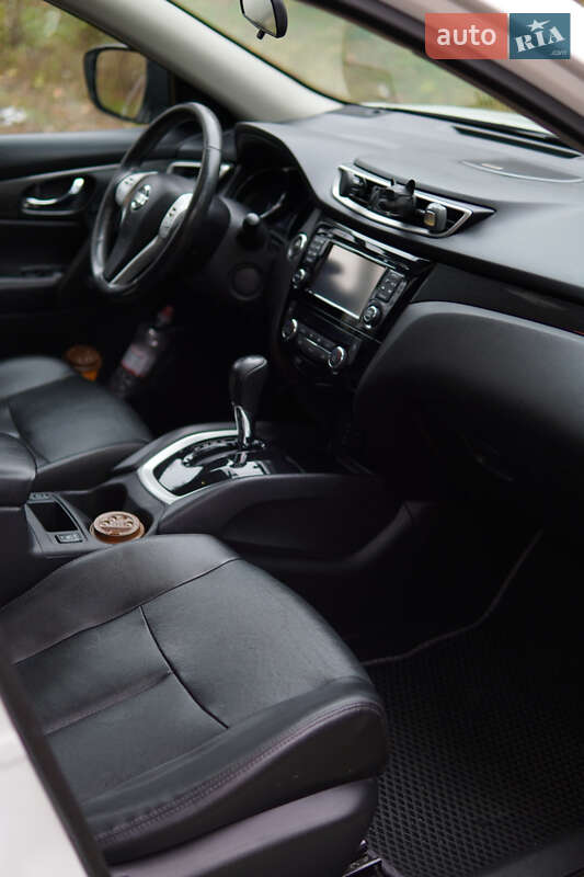 Внедорожник / Кроссовер Nissan Rogue 2016 в Киеве