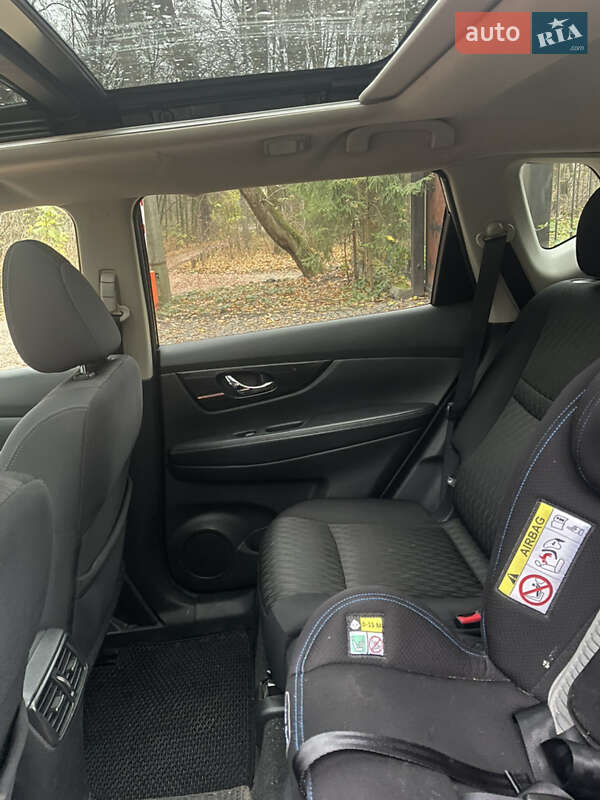 Позашляховик / Кросовер Nissan Rogue 2016 в Києві