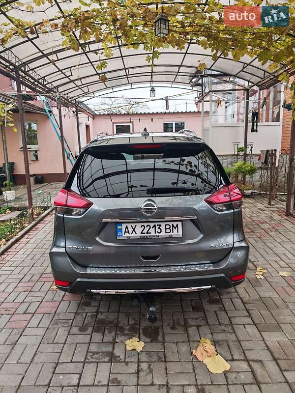 Внедорожник / Кроссовер Nissan Rogue 2017 в Харькове