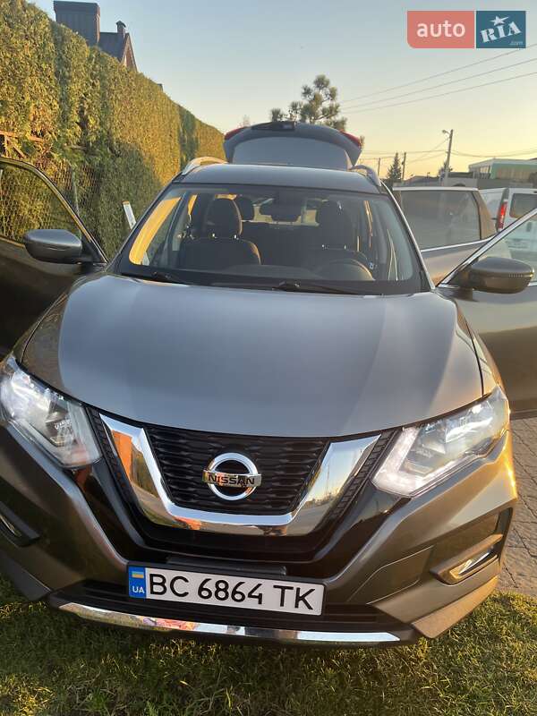 Внедорожник / Кроссовер Nissan Rogue 2017 в Львове