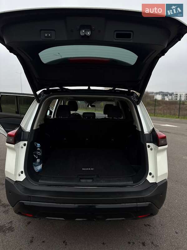 Внедорожник / Кроссовер Nissan Rogue 2023 в Ровно