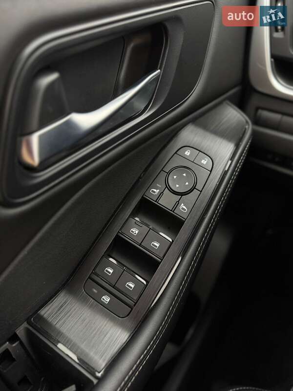 Внедорожник / Кроссовер Nissan Rogue 2023 в Ровно