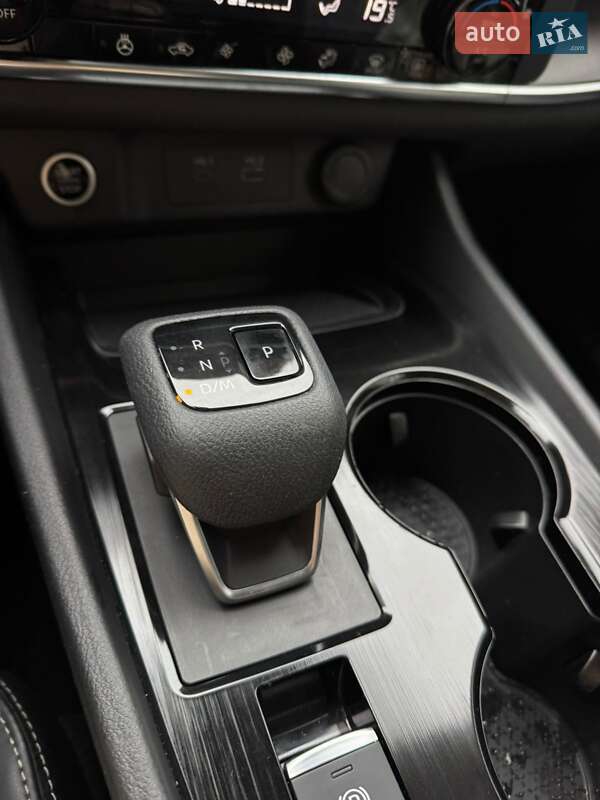 Внедорожник / Кроссовер Nissan Rogue 2023 в Ровно