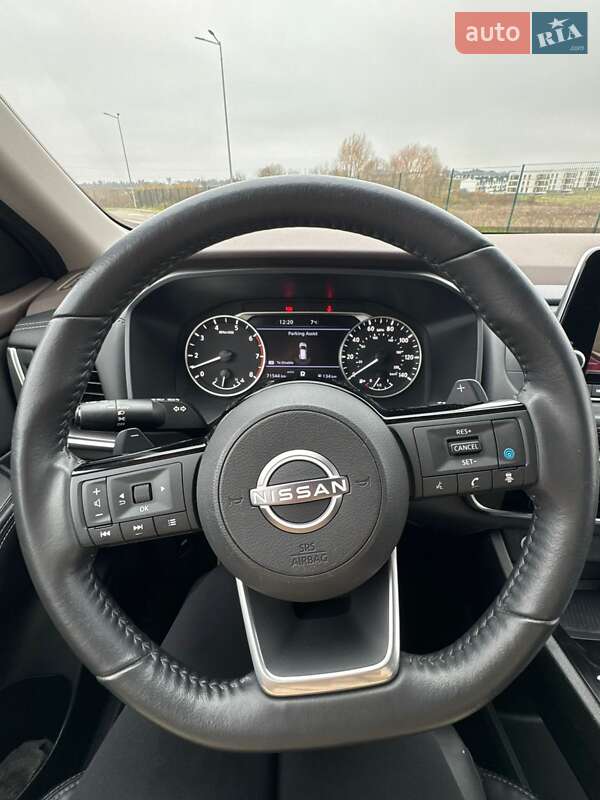 Внедорожник / Кроссовер Nissan Rogue 2023 в Ровно