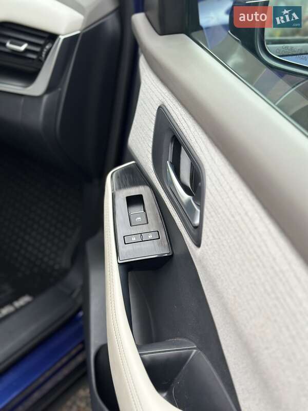 Внедорожник / Кроссовер Nissan Rogue 2022 в Киеве