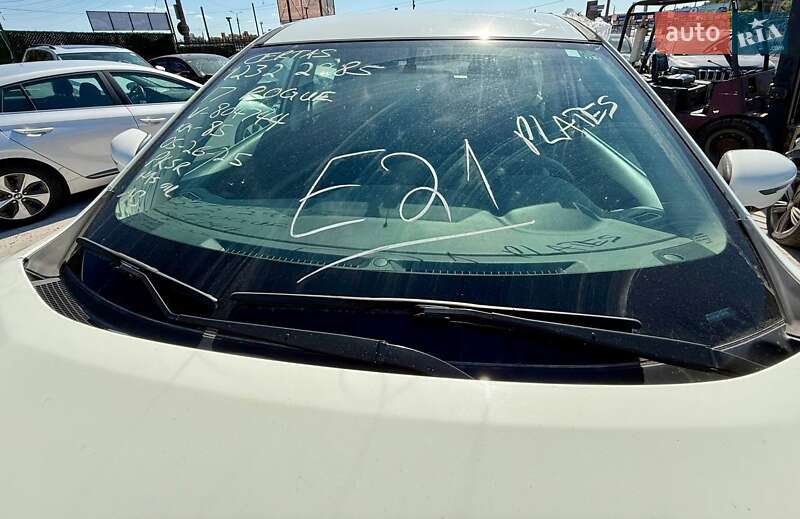 Внедорожник / Кроссовер Nissan Rogue 2017 в Киеве