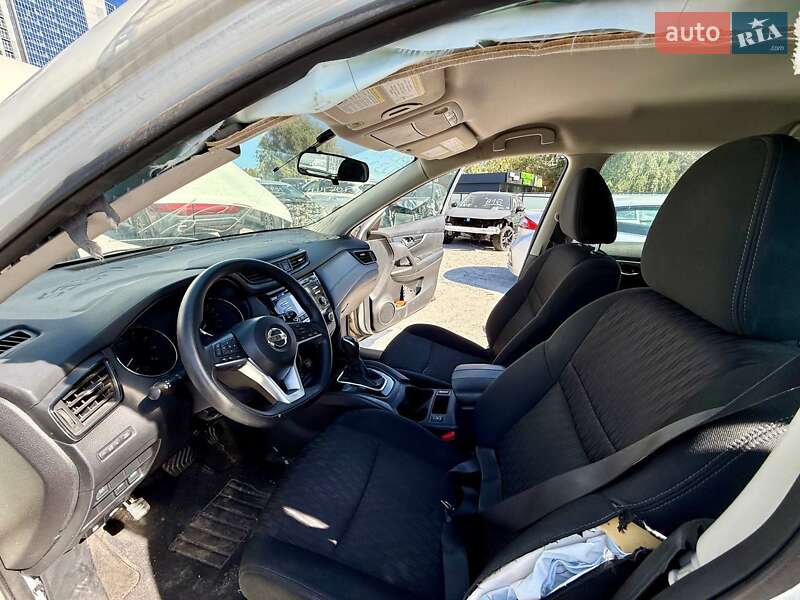 Внедорожник / Кроссовер Nissan Rogue 2017 в Киеве