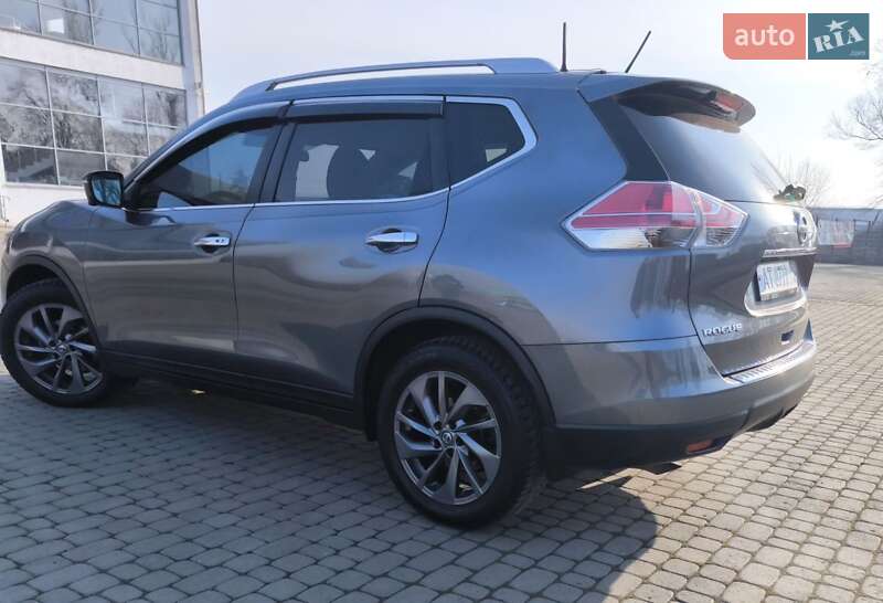 Внедорожник / Кроссовер Nissan Rogue 2016 в Ивано-Франковске