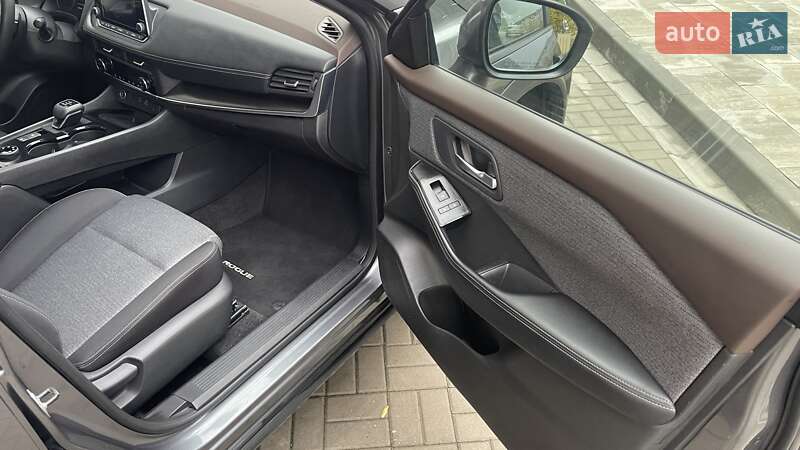 Внедорожник / Кроссовер Nissan Rogue 2023 в Днепре