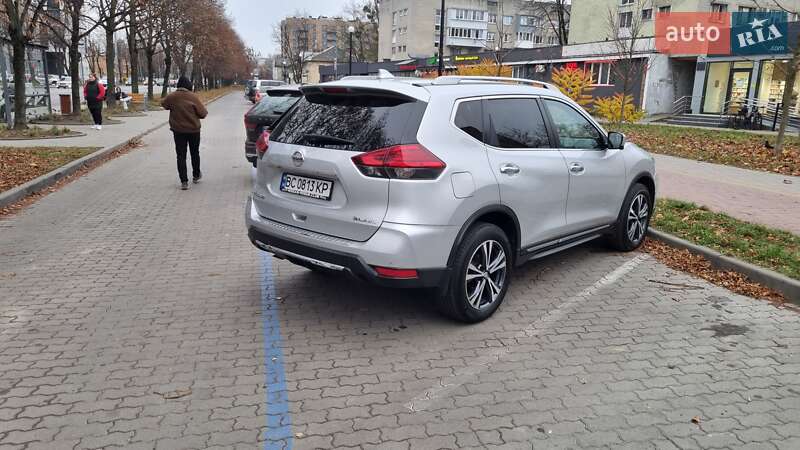 Позашляховик / Кросовер Nissan Rogue 2017 в Львові