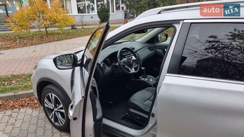 Позашляховик / Кросовер Nissan Rogue 2017 в Львові