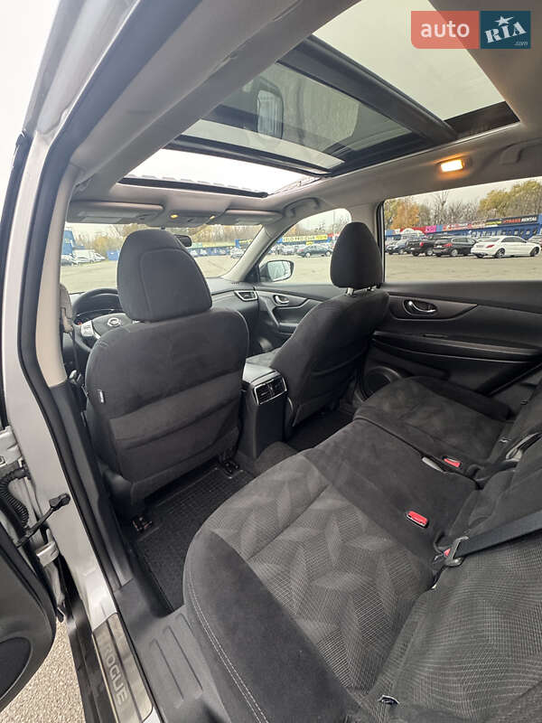 Внедорожник / Кроссовер Nissan Rogue 2016 в Киеве