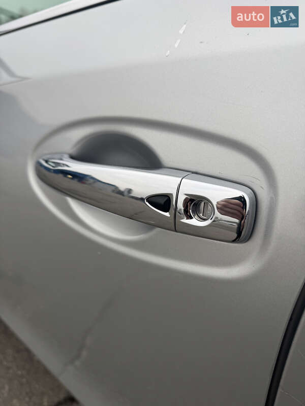 Внедорожник / Кроссовер Nissan Rogue 2016 в Киеве