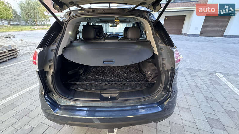 Внедорожник / Кроссовер Nissan Rogue 2016 в Ивано-Франковске