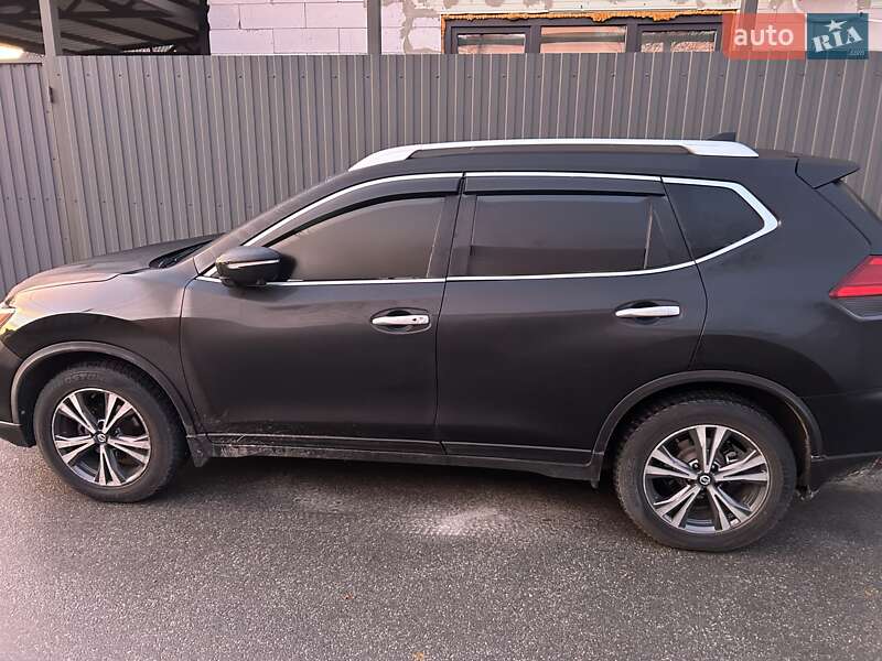 Внедорожник / Кроссовер Nissan Rogue 2017 в Вышгороде